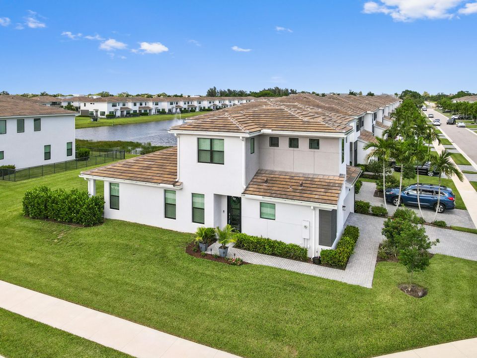 Active With Contract: $569,900 (3 beds, 2 baths, 1927 Square Feet)