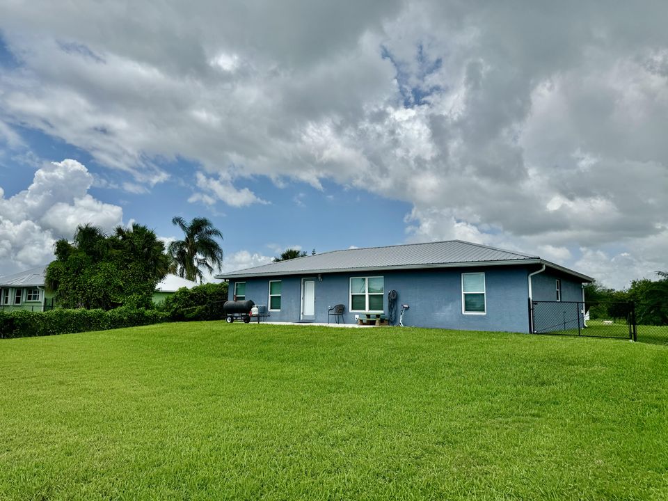 For Sale: $359,000 (3 beds, 2 baths, 1806 Square Feet)