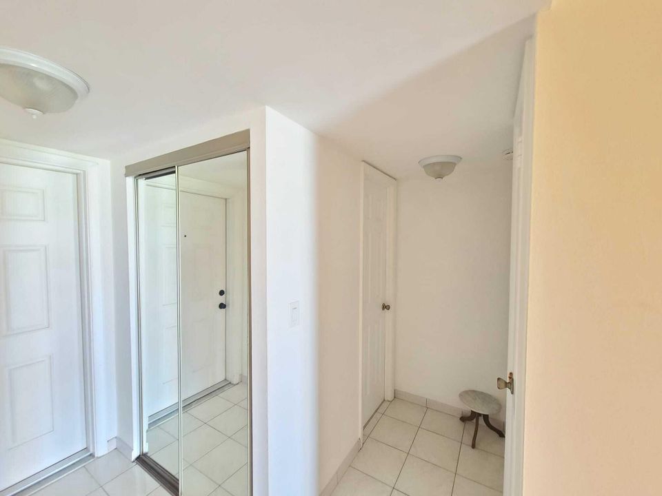 Active With Contract: $115,000 (1 beds, 1 baths, 640 Square Feet)