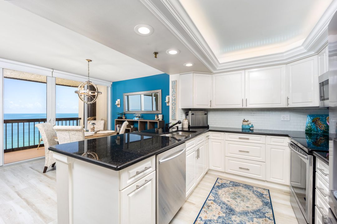 For Sale: $649,900 (2 beds, 2 baths, 1281 Square Feet)