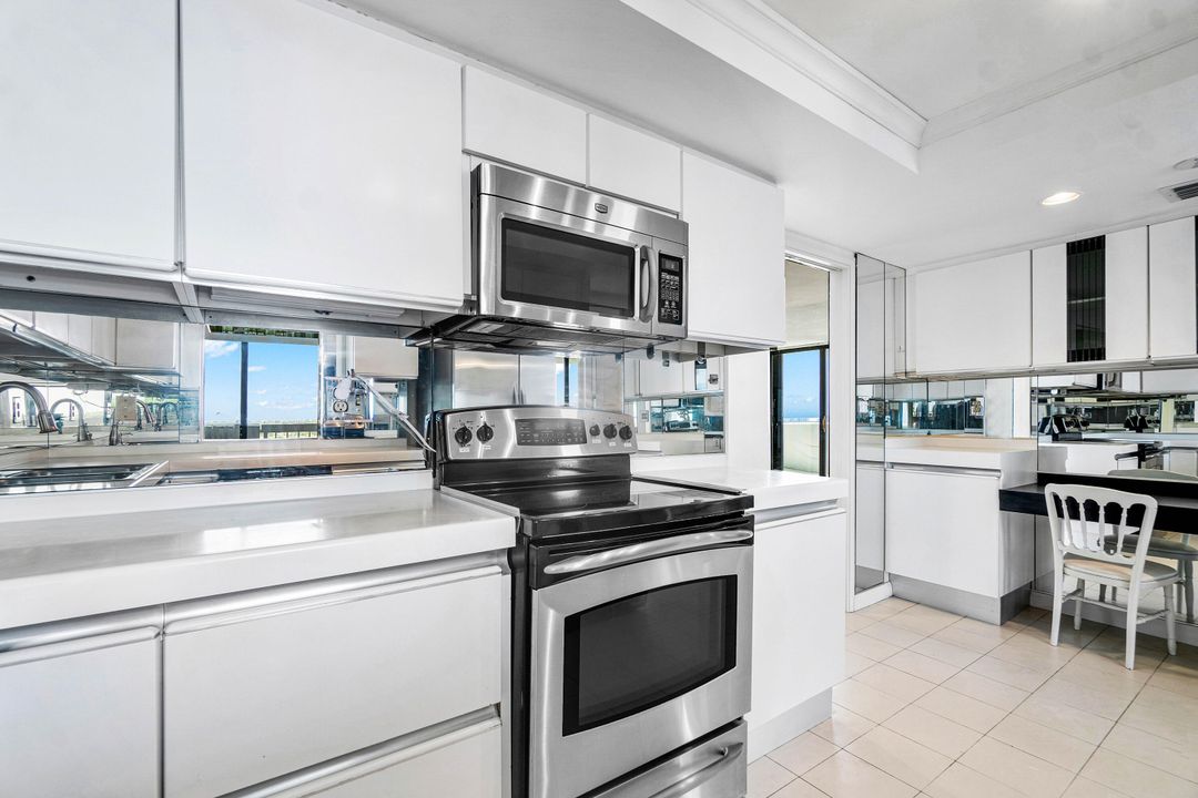 For Sale: $879,000 (3 beds, 2 baths, 2478 Square Feet)