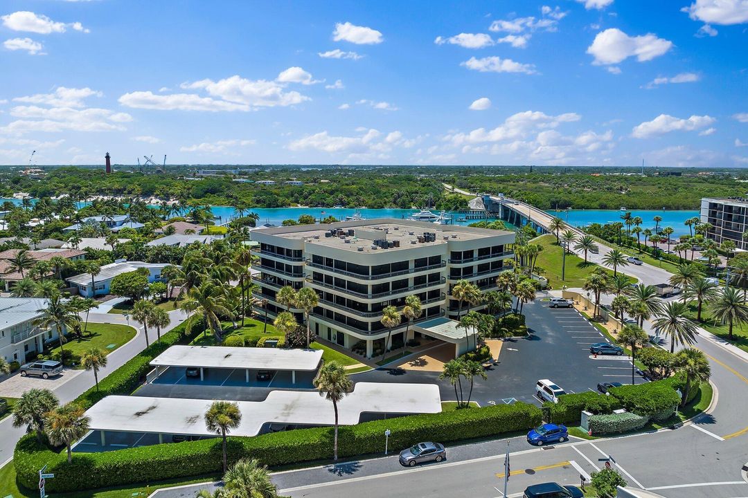 Active With Contract: $1,499,000 (3 beds, 2 baths, 2275 Square Feet)