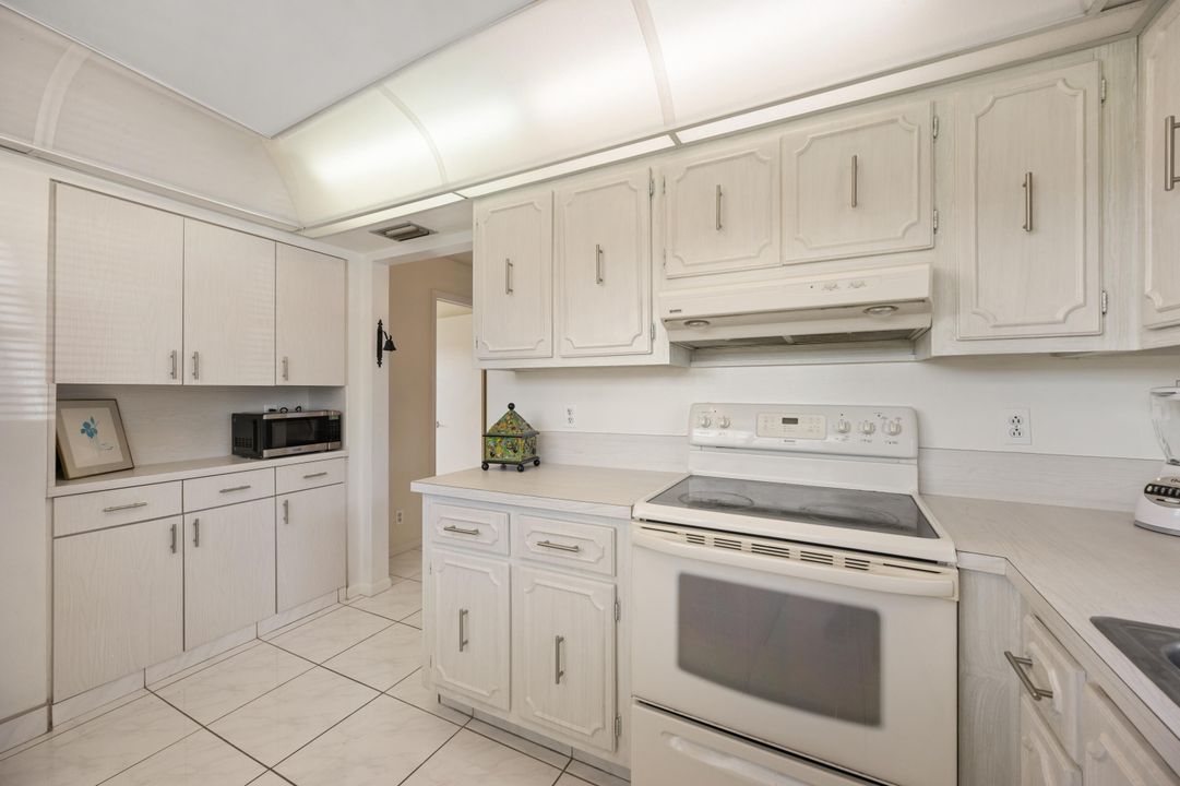 For Sale: $222,900 (2 beds, 2 baths, 980 Square Feet)