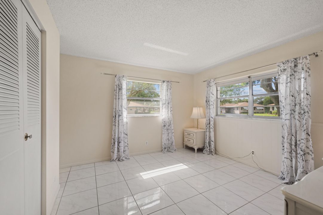 For Sale: $222,900 (2 beds, 2 baths, 980 Square Feet)