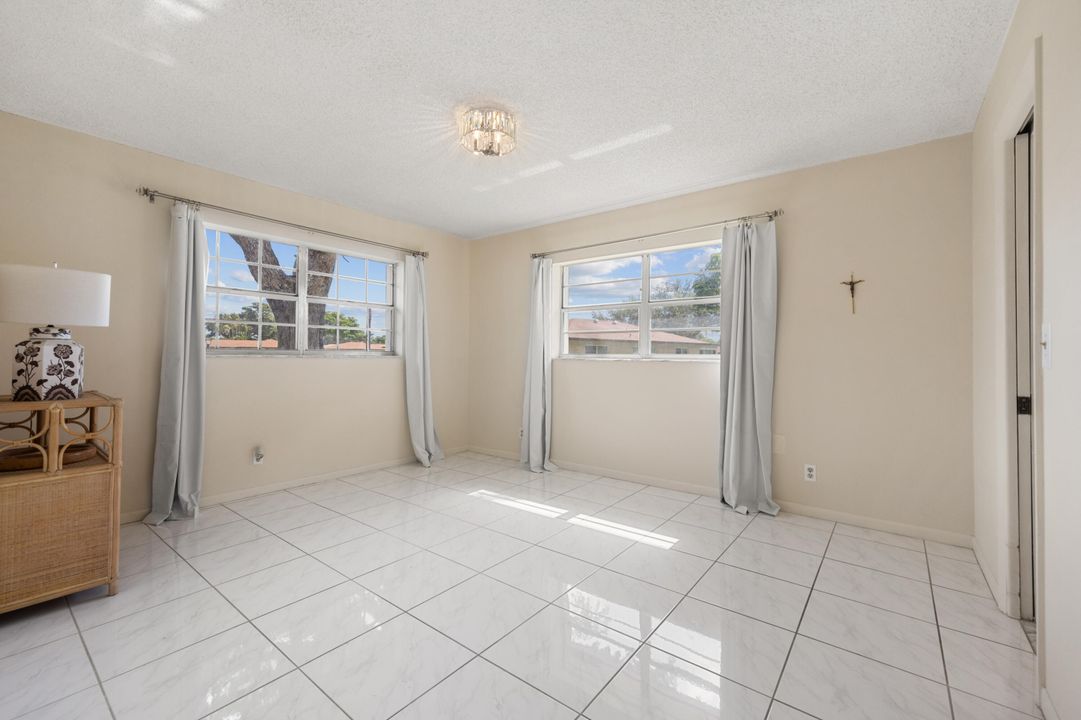 For Sale: $222,900 (2 beds, 2 baths, 980 Square Feet)