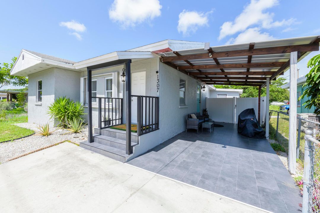 Active With Contract: $269,900 (3 beds, 2 baths, 1582 Square Feet)