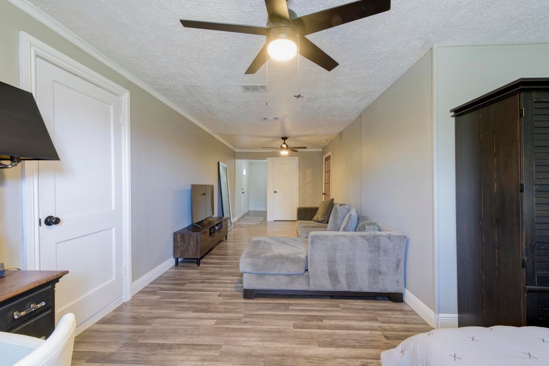 Active With Contract: $269,900 (3 beds, 2 baths, 1582 Square Feet)