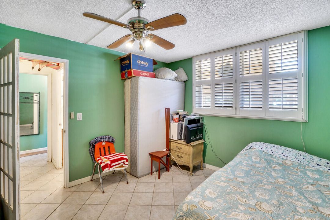 For Sale: $130,000 (1 beds, 1 baths, 724 Square Feet)