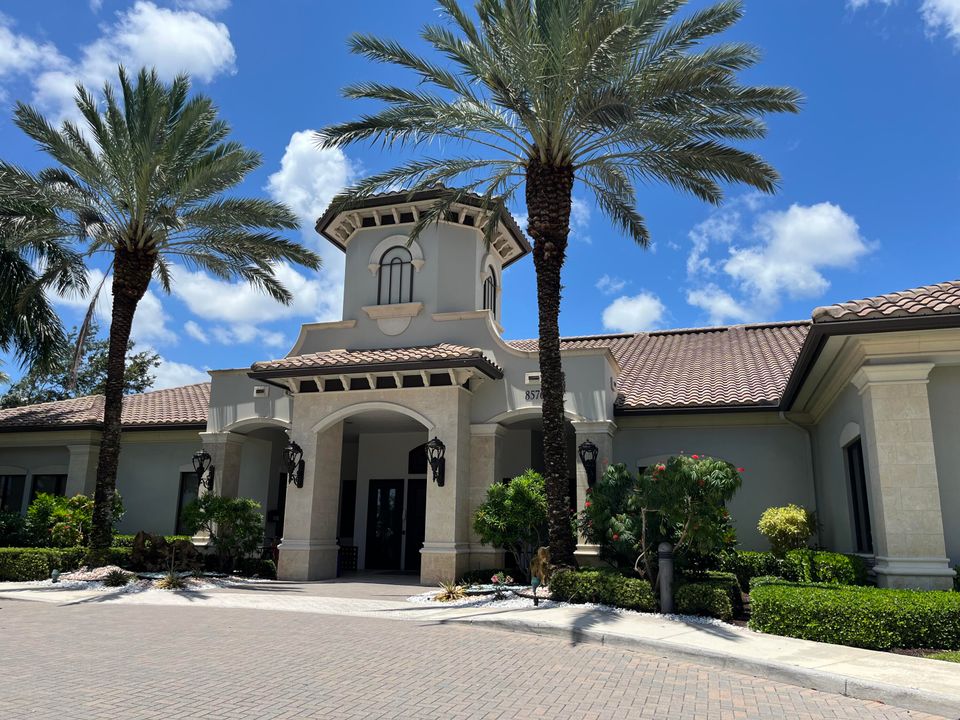 Active With Contract: $2,150,000 (5 beds, 7 baths, 5188 Square Feet)