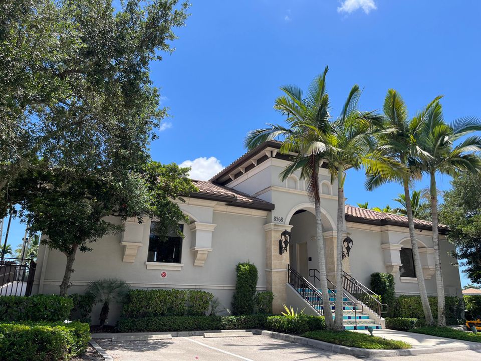 Active With Contract: $2,150,000 (5 beds, 7 baths, 5188 Square Feet)