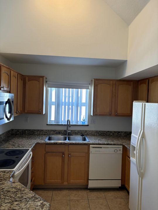 For Sale: $321,500 (2 beds, 2 baths, 1298 Square Feet)