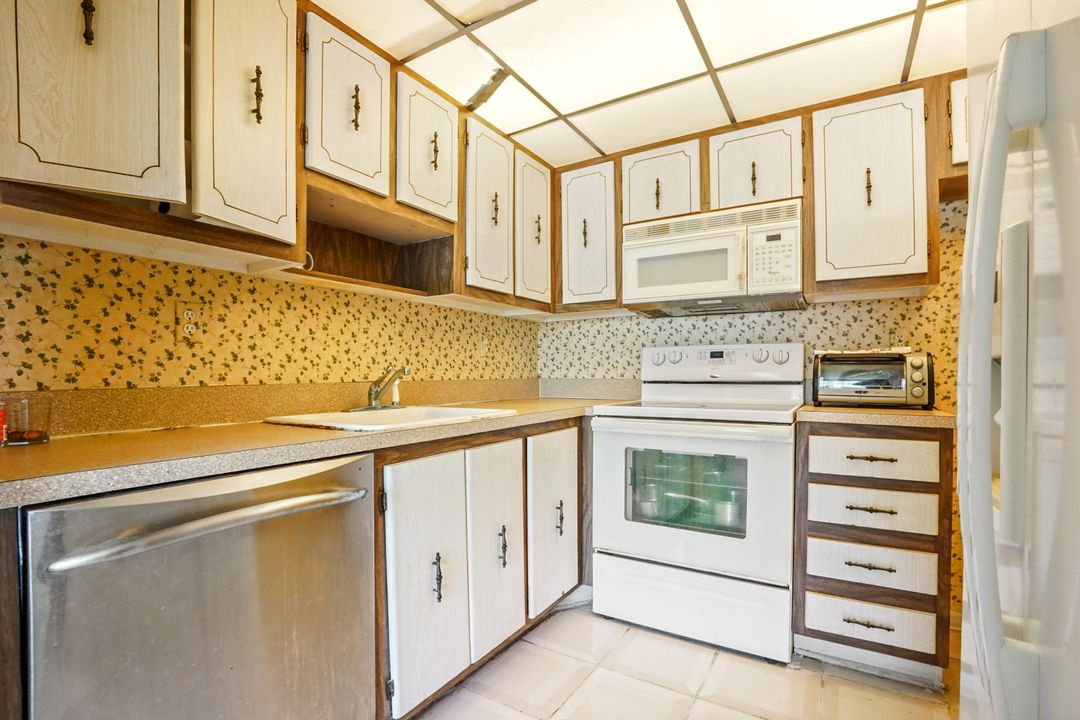 For Sale: $85,000 (1 beds, 1 baths, 760 Square Feet)