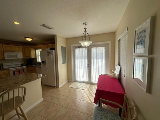 For Rent: $3,000 (1 beds, 1 baths, 754 Square Feet)