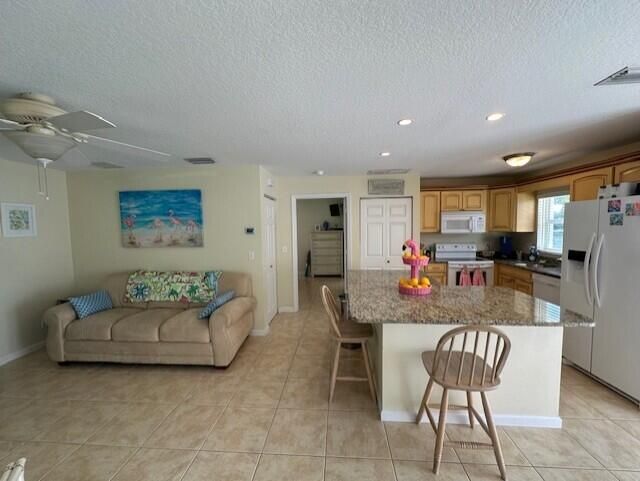 For Rent: $3,000 (1 beds, 1 baths, 754 Square Feet)