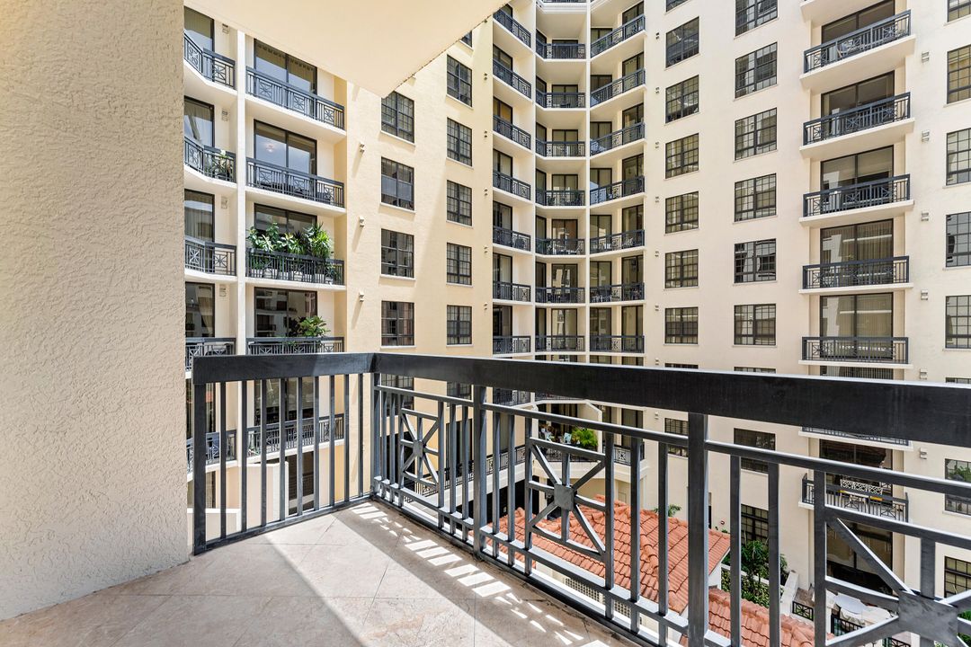 Active With Contract: $744,000 (2 beds, 2 baths, 1170 Square Feet)