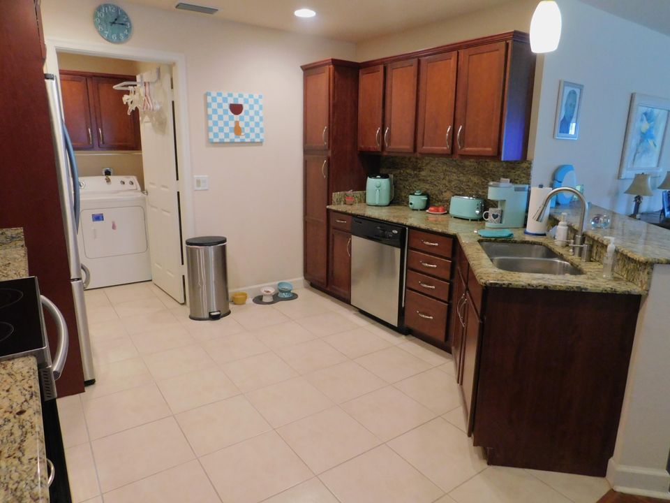 Active With Contract: $210,000 (2 beds, 2 baths, 1419 Square Feet)