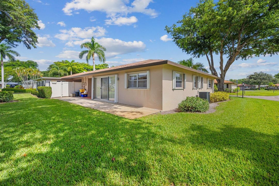 For Sale: $222,900 (2 beds, 2 baths, 980 Square Feet)