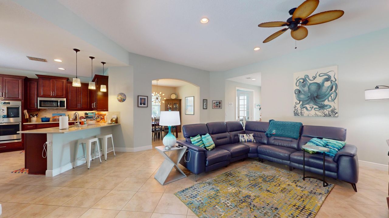 For Sale: $499,900 (2 beds, 2 baths, 1975 Square Feet)