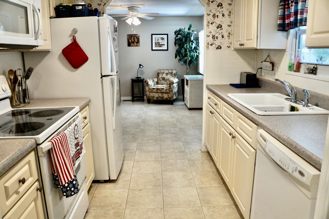 Active With Contract: $79,900 (2 beds, 2 baths, 1200 Square Feet)