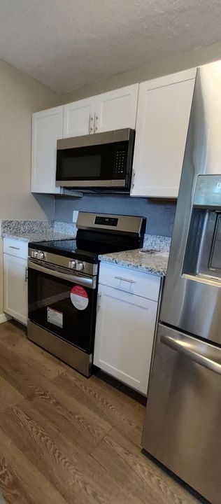 Active With Contract: $275,000 (2 beds, 1 baths, 778 Square Feet)