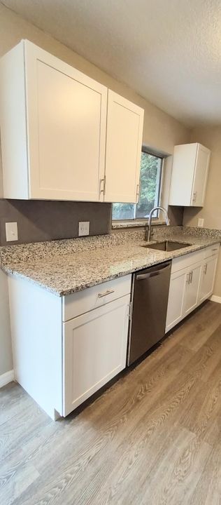 Active With Contract: $275,000 (2 beds, 1 baths, 778 Square Feet)