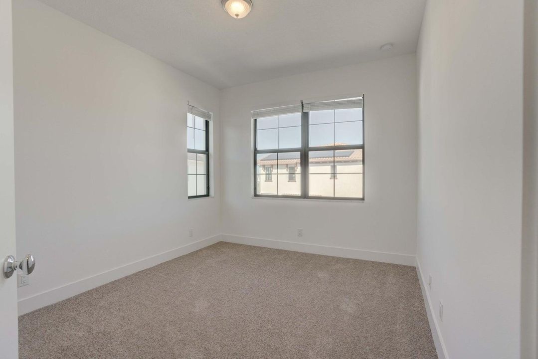 Active With Contract: $4,000 (3 beds, 3 baths, 2252 Square Feet)