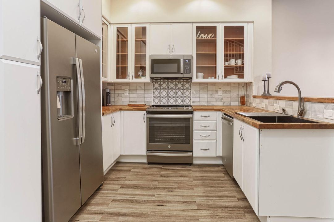 Active With Contract: $5,000 (1 beds, 1 baths, 1071 Square Feet)