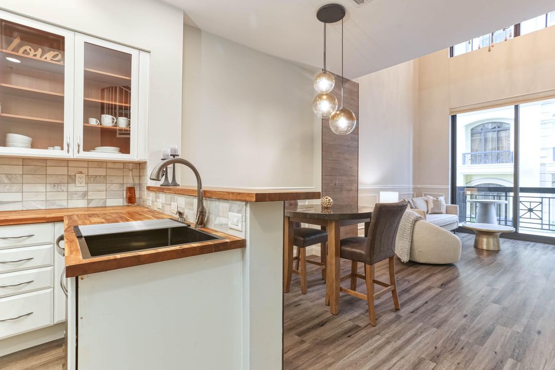 Active With Contract: $5,000 (1 beds, 1 baths, 1071 Square Feet)