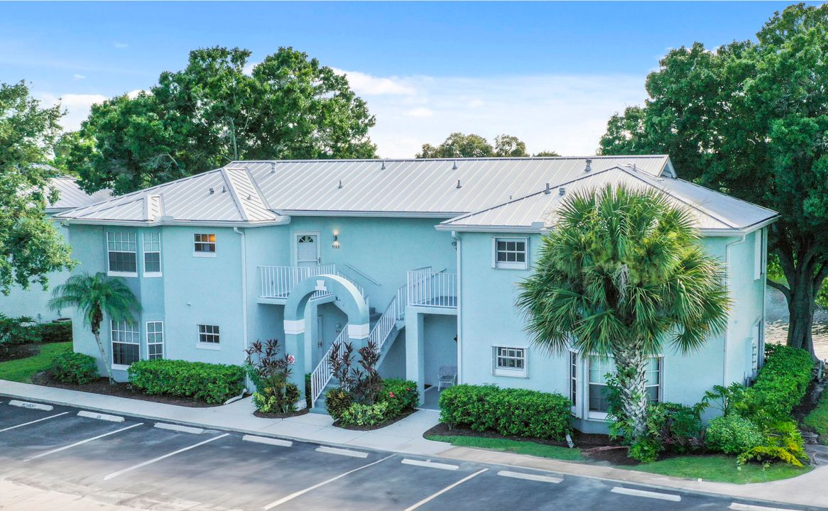 Active With Contract: $239,900 (2 beds, 2 baths, 1029 Square Feet)