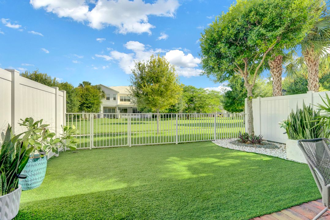 Active With Contract: $560,000 (3 beds, 2 baths, 2218 Square Feet)