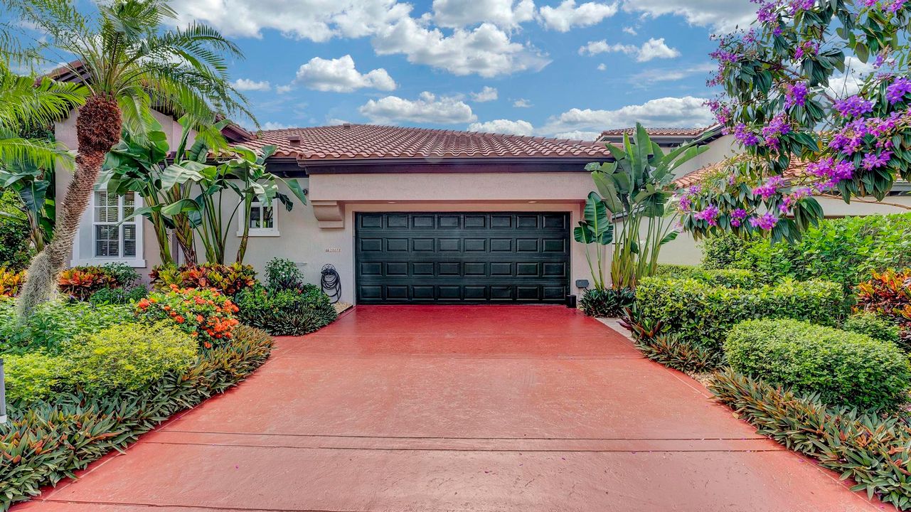 Active With Contract: $1,200,000 (3 beds, 3 baths, 2434 Square Feet)