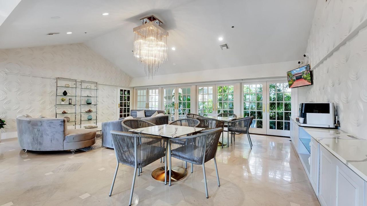 Active With Contract: $1,200,000 (3 beds, 3 baths, 2434 Square Feet)