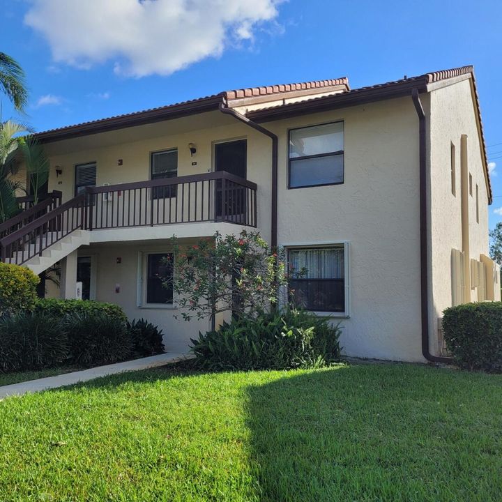 Active With Contract: $2,400 (2 beds, 2 baths, 872 Square Feet)