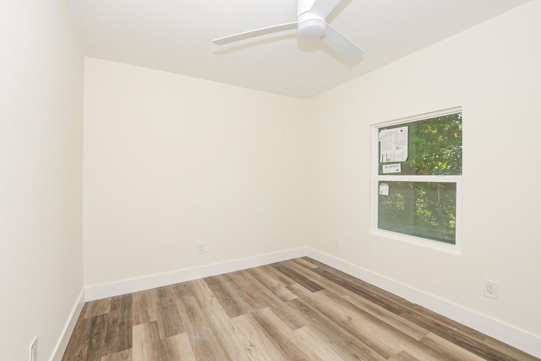 For Sale: $255,000 (2 beds, 1 baths, 712 Square Feet)