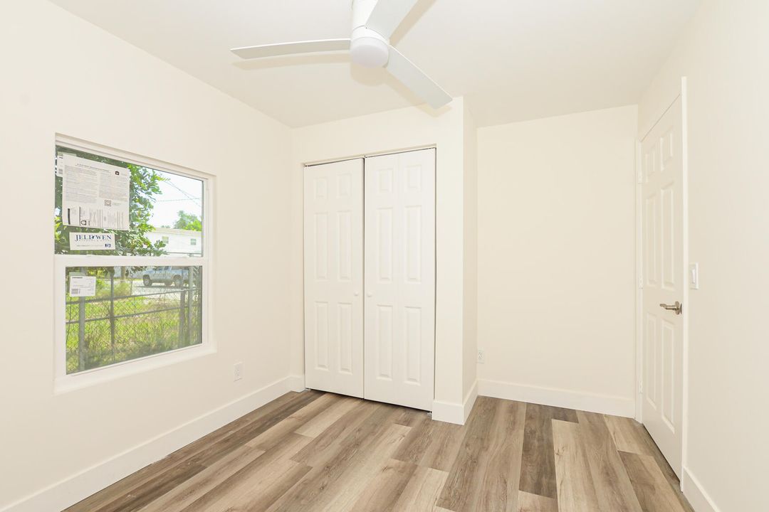 For Sale: $255,000 (2 beds, 1 baths, 712 Square Feet)