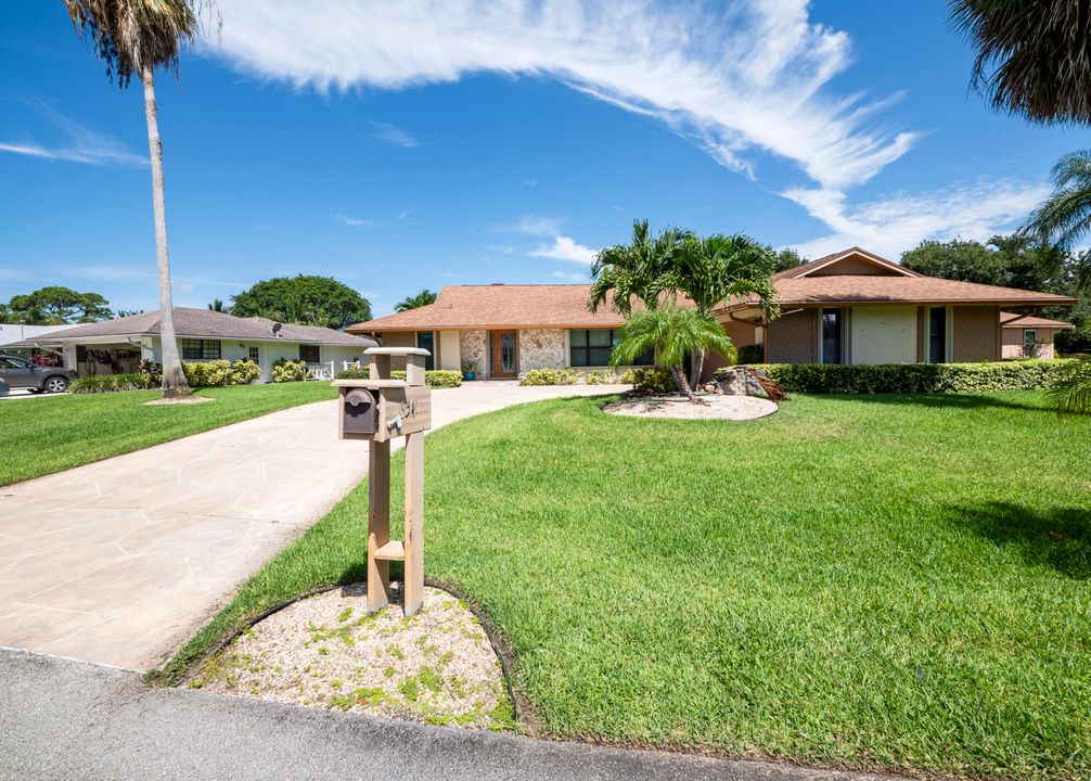 For Sale: $649,000 (3 beds, 2 baths, 1884 Square Feet)