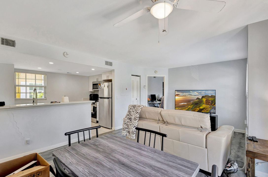 Active With Contract: $234,500 (1 beds, 1 baths, 746 Square Feet)