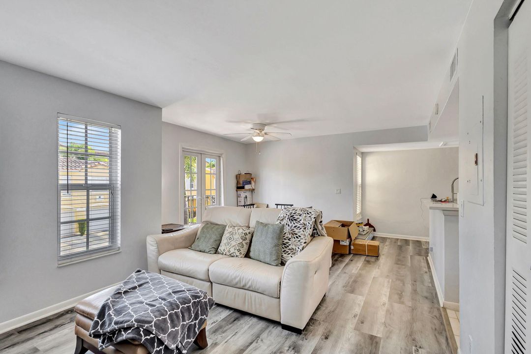 Active With Contract: $234,500 (1 beds, 1 baths, 746 Square Feet)