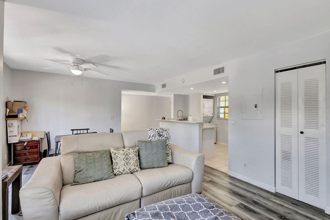 Active With Contract: $234,500 (1 beds, 1 baths, 746 Square Feet)