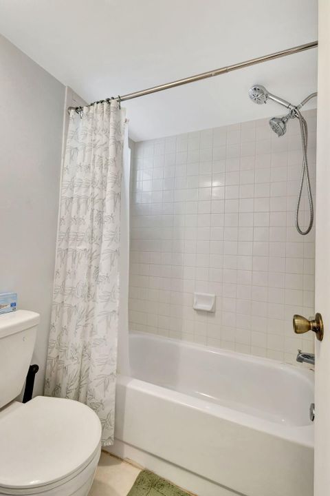 Active With Contract: $234,500 (1 beds, 1 baths, 746 Square Feet)