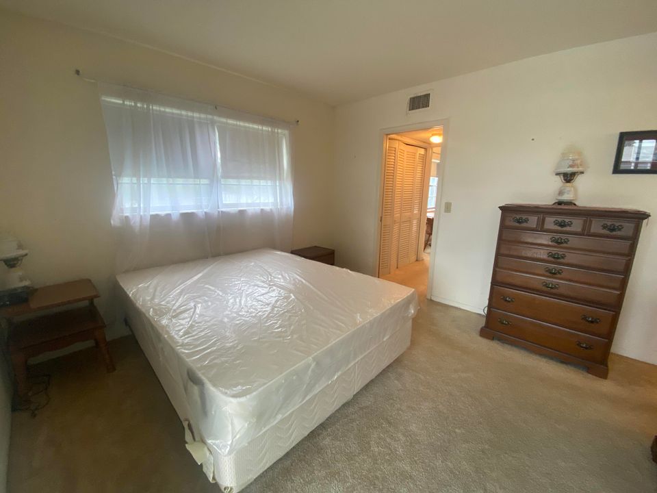 For Rent: $1,300 (1 beds, 1 baths, 684 Square Feet)