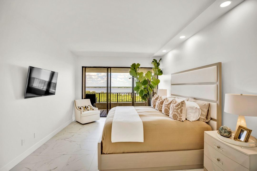 For Sale: $1,000,000 (2 beds, 2 baths, 1377 Square Feet)