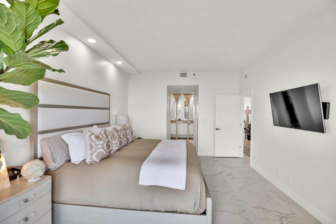 For Sale: $1,000,000 (2 beds, 2 baths, 1377 Square Feet)