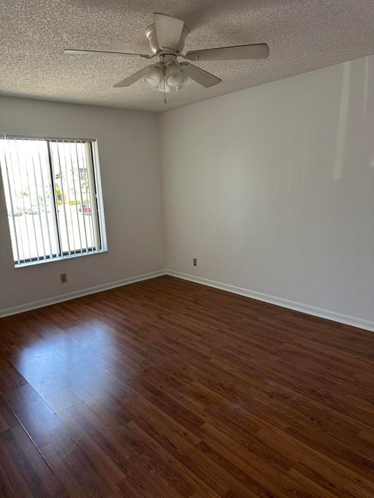 Active With Contract: $2,200 (2 beds, 2 baths, 1005 Square Feet)