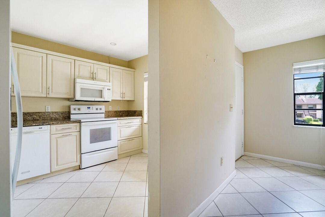 For Sale: $205,000 (2 beds, 2 baths, 1216 Square Feet)