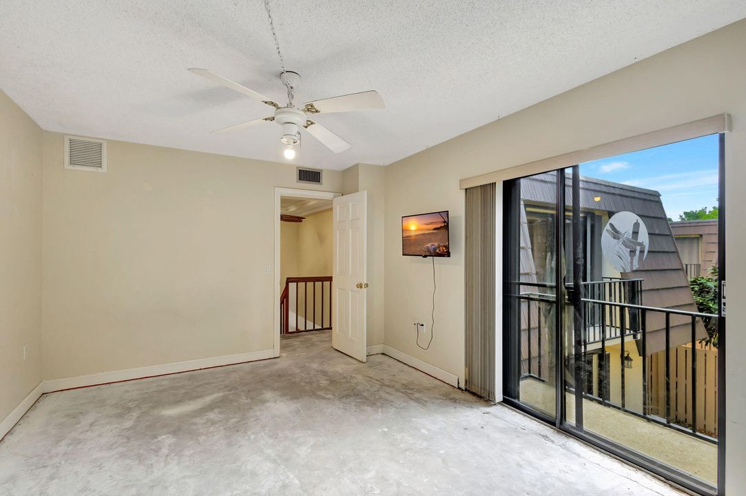 Active With Contract: $329,900 (2 beds, 2 baths, 1236 Square Feet)