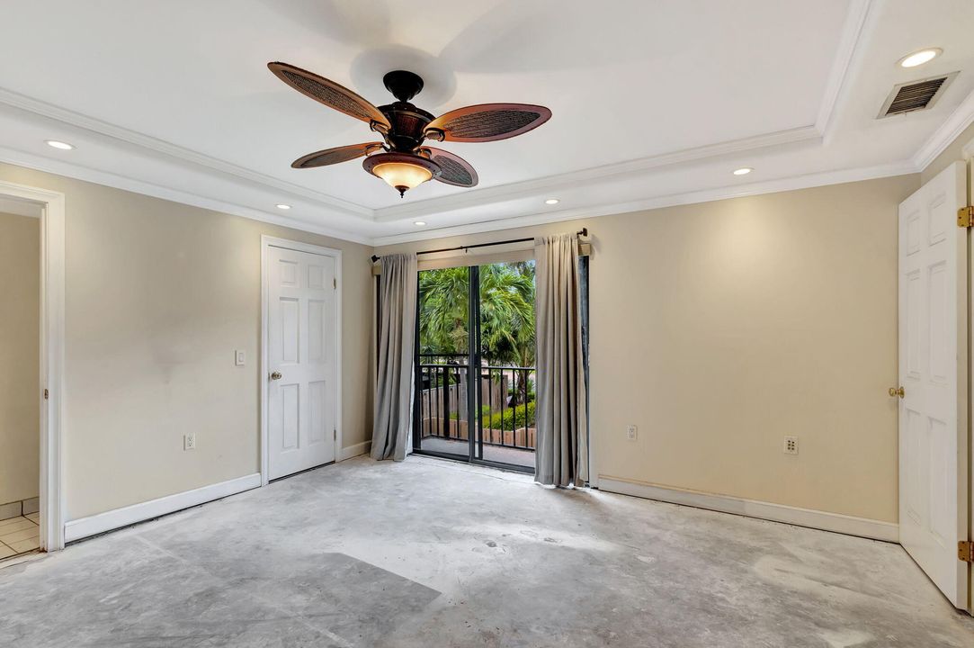 Active With Contract: $329,900 (2 beds, 2 baths, 1236 Square Feet)