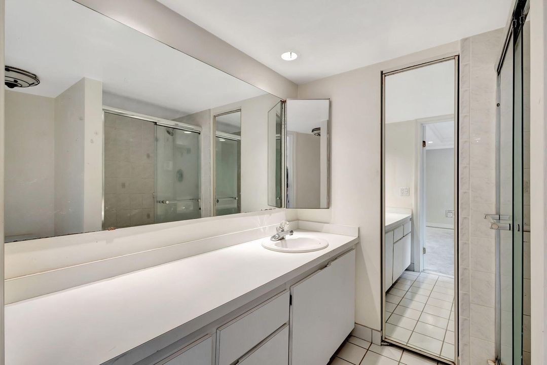 Active With Contract: $329,900 (2 beds, 2 baths, 1236 Square Feet)