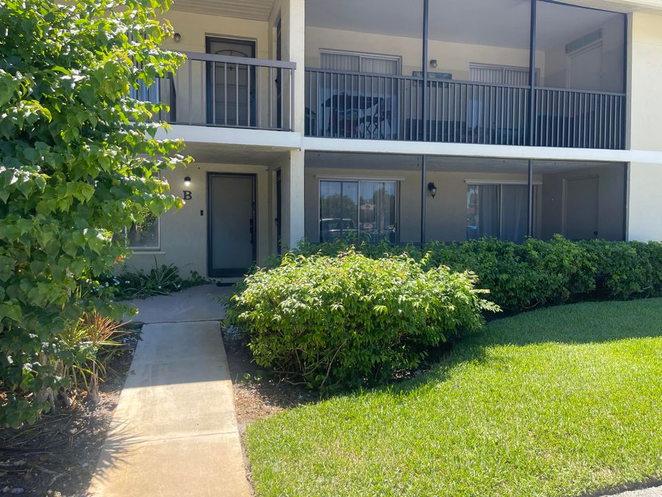 Active With Contract: $2,400 (2 beds, 2 baths, 1025 Square Feet)