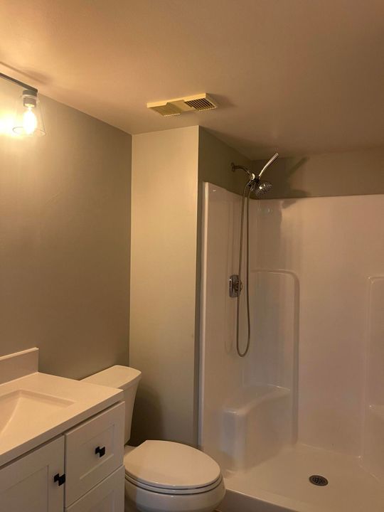 Active With Contract: $2,400 (2 beds, 2 baths, 1025 Square Feet)